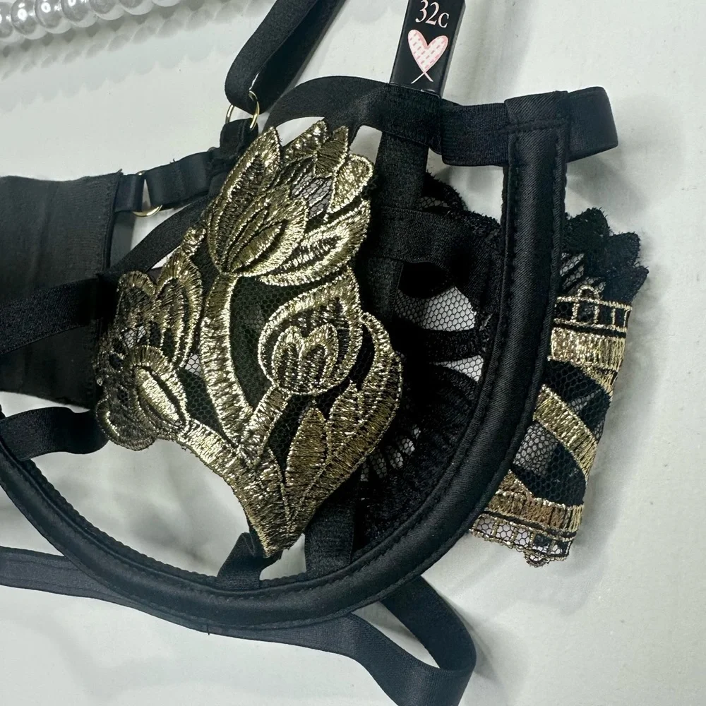 VS Very Sexy Band of Lover Black Strappy Floral Embroidered Bra - Picture 7 of 14